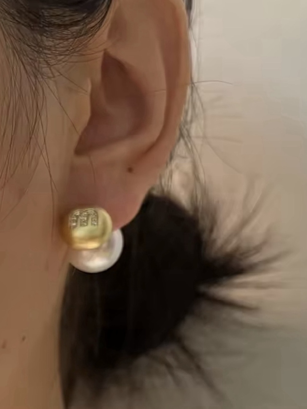 Miu Gold & White Crystal Stud Earrings